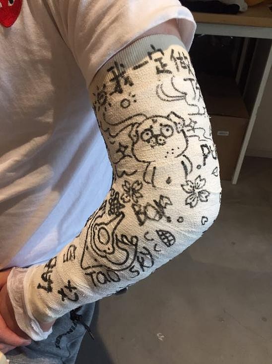 铲屎官的手，断了！（图ZOTI3NDQ2MTI=） - 中/长篇漫画 - 站酷设计师巴哥阿怪原创素材 - 站酷ZCOOL