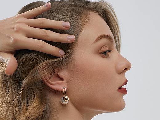 电商饰品模特拍摄图片与饰品！