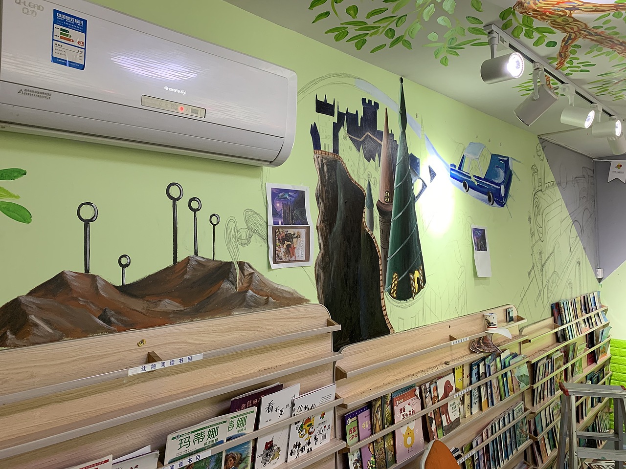 墙绘哈利波特主题绘本馆