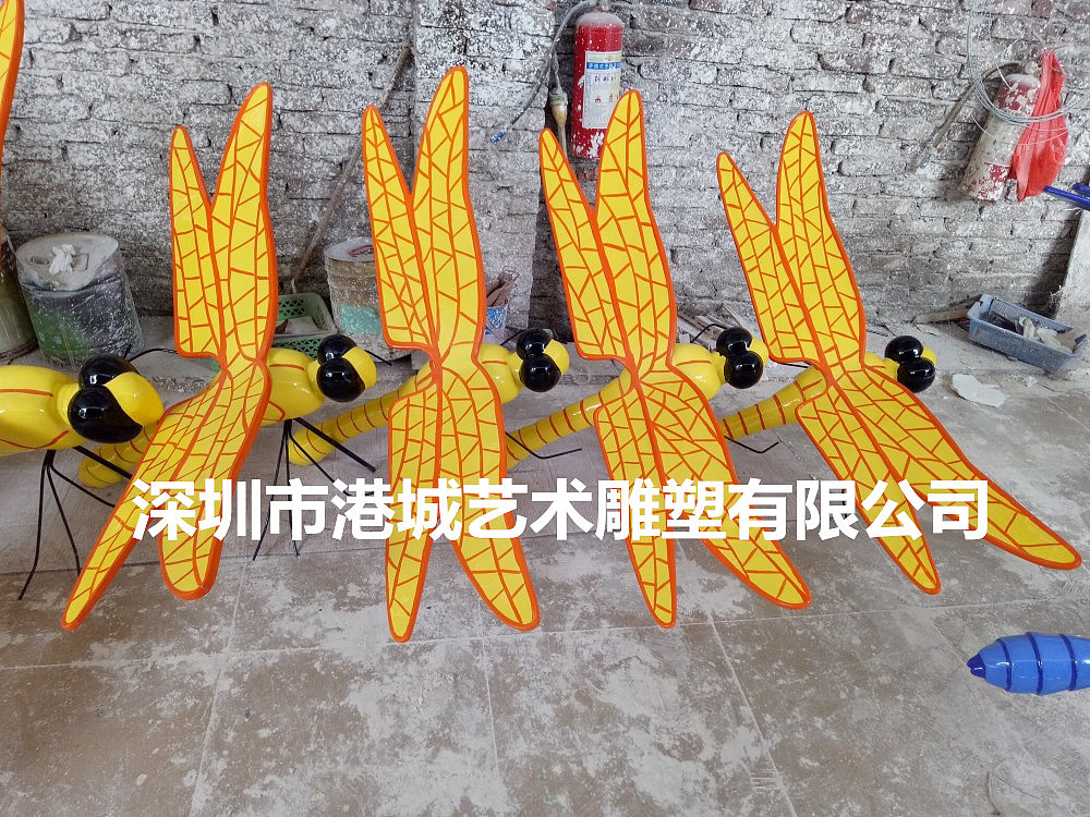 园林景观仿真昆虫造型玻璃钢彩色蜻蜓雕塑批发零售厂家