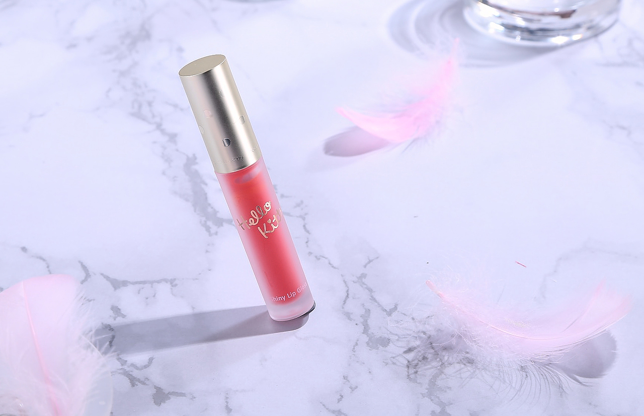 名创优品 | HelloKitty系列唇釉化妆品 |棵立视觉（图ZMTkzMTk4NzA4） - 产品摄影 - 站酷设计师棵立视觉原创素材 - 站酷ZCOOL