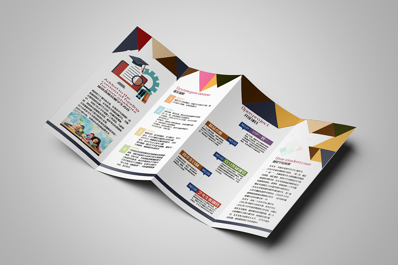 方形对折页宣传手册设计效果图样机 Square Bifold Brochure Mockups – 设计小咖