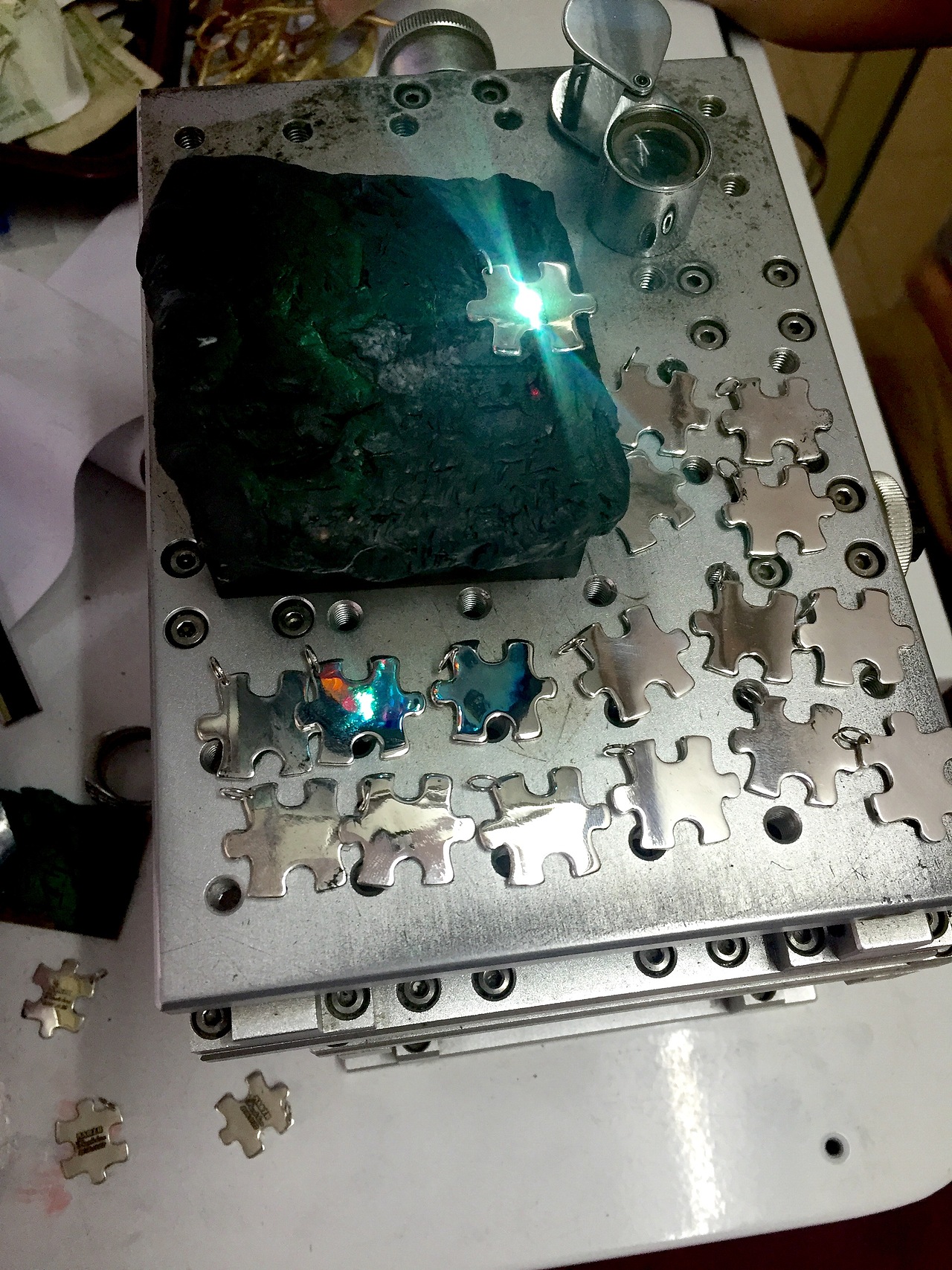 为朋友定制给伴郎伴娘的礼物，纪念拼图[z动心]（图ZNjIxOTcwNzI=） - 首饰设计 - 站酷设计师kimwa匠原创素材 - 站酷ZCOOL