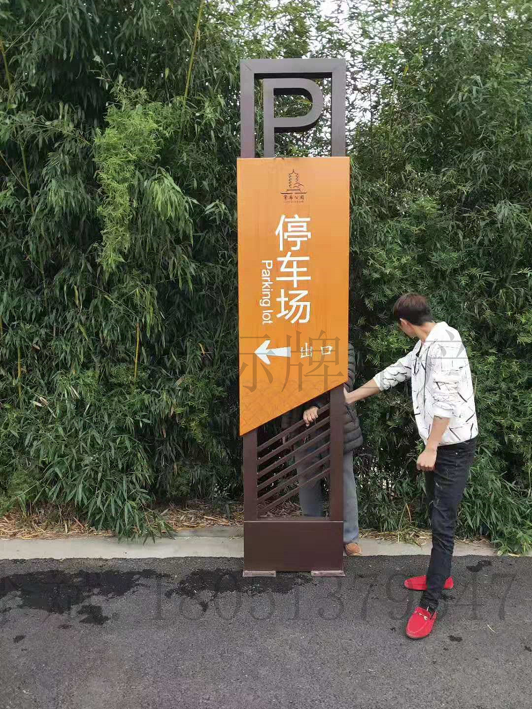 无锡公交站台花草牌户外宣传栏校园宣传栏
