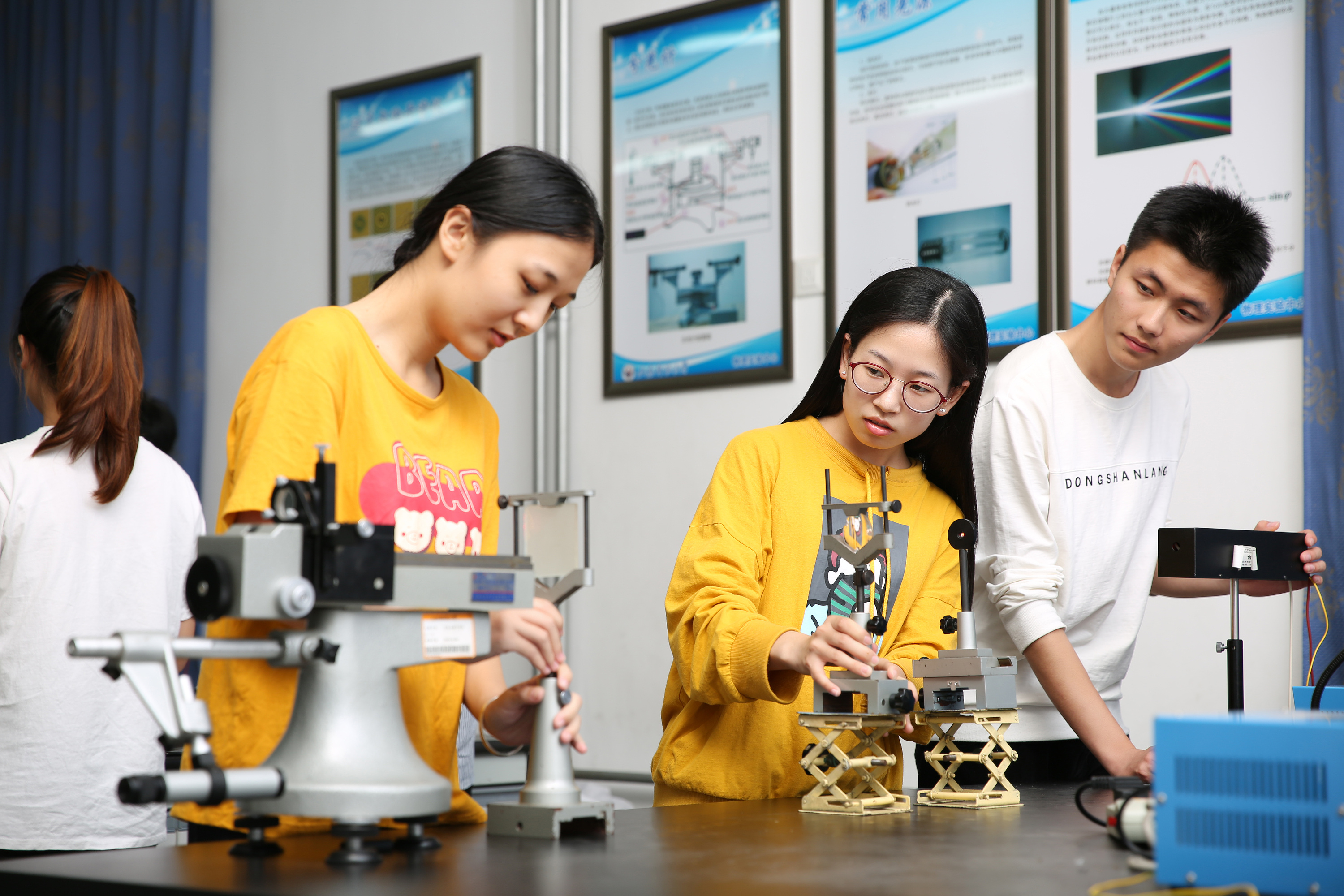 山东师范大学形象宣传照