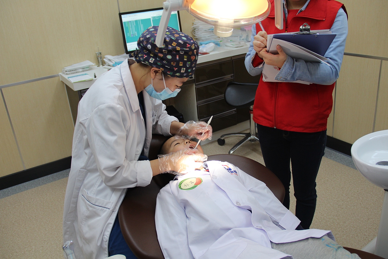 汪洋齿科第56届“我是小牙医”公益体验活动（图ZODk0MzI0NjQ=） - 人文/纪实摄影 - 站酷设计师牛鼻子贱哥原创素材 - 站酷ZCOOL