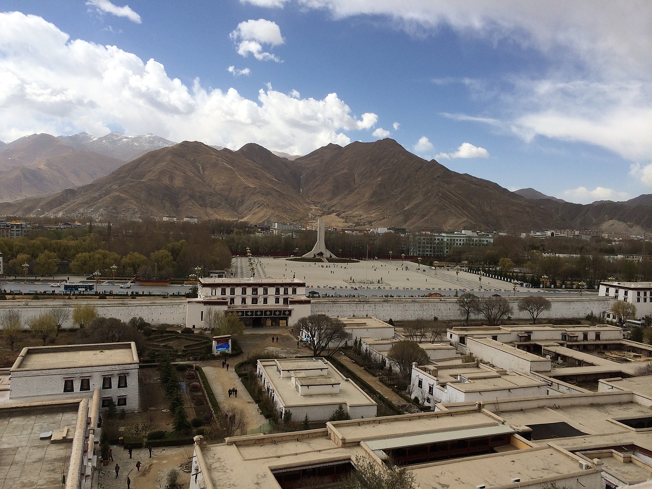 站在布达拉宫看拉萨!