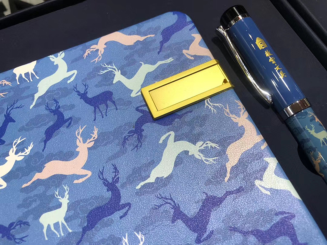 故宫“鹿语仙踪”笔记本套装——IP授权衍生品开发设计