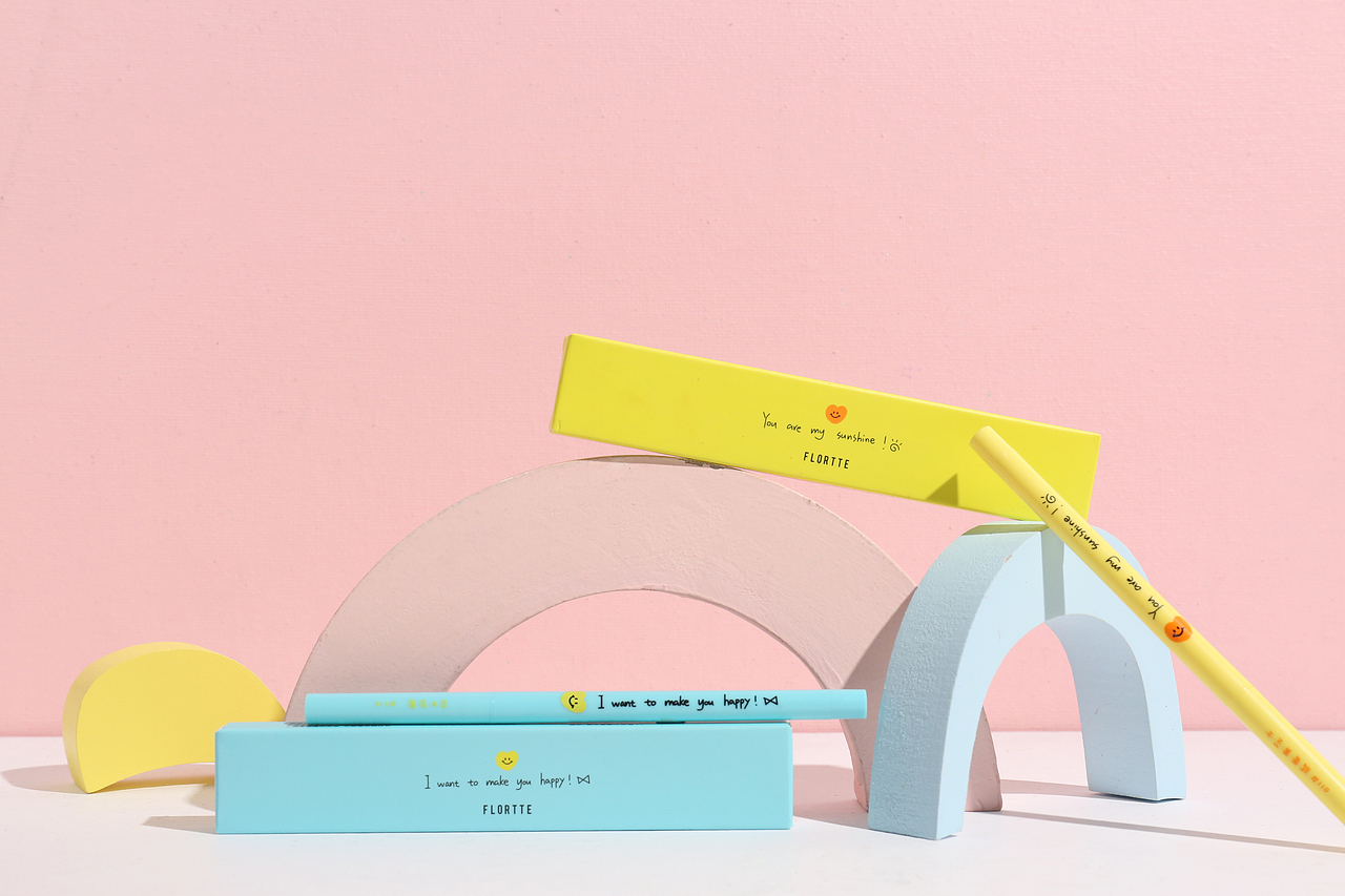 美妆产品——花洛莉亚眼线胶笔