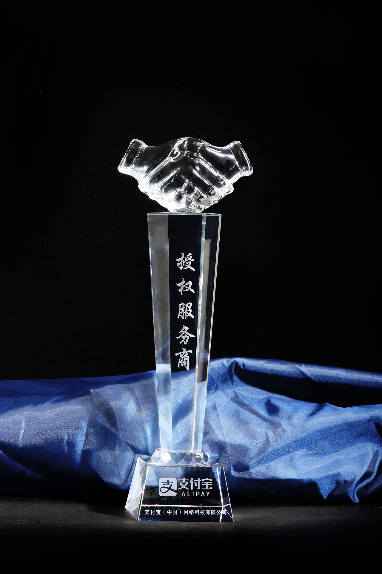 斜面水晶奖杯拍摄（图ZMTEwMDk1MTA0） - 产品摄影 - 站酷设计师植影摄影广告原创素材 - 站酷ZCOOL