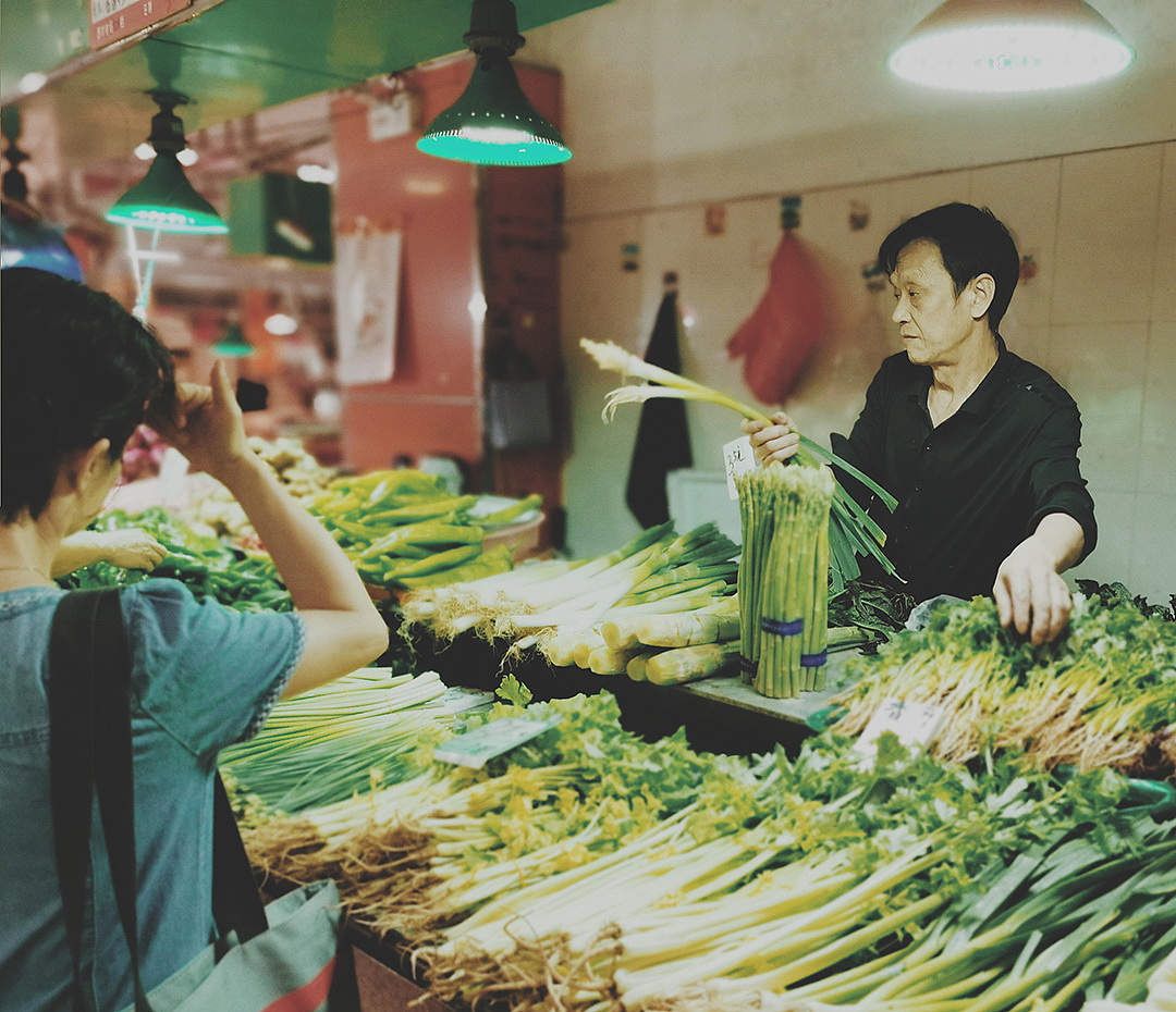 清晨,人们开始为一天的饮食而忙碌