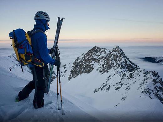 墨昆户外服饰店铺