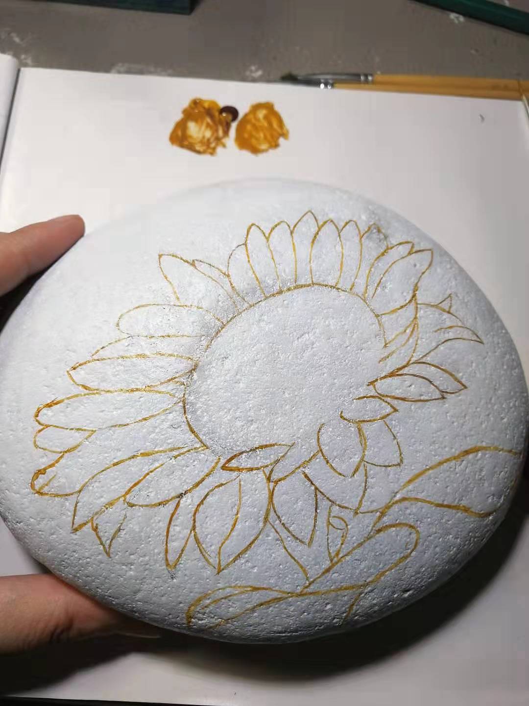 手绘石头画【微笑】