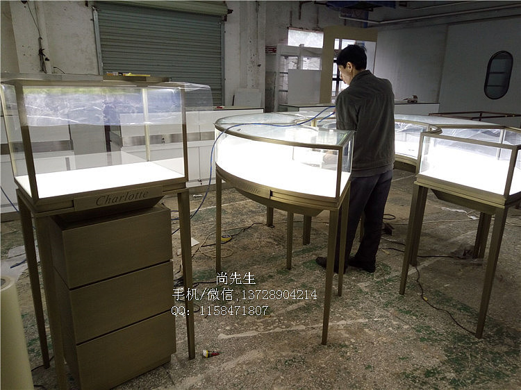水镀拉丝青古铜不锈钢珠宝展示柜定做图片