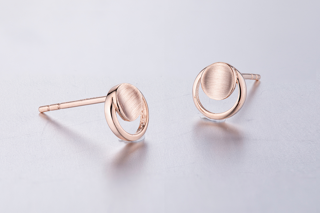 珠宝白底摄影原图