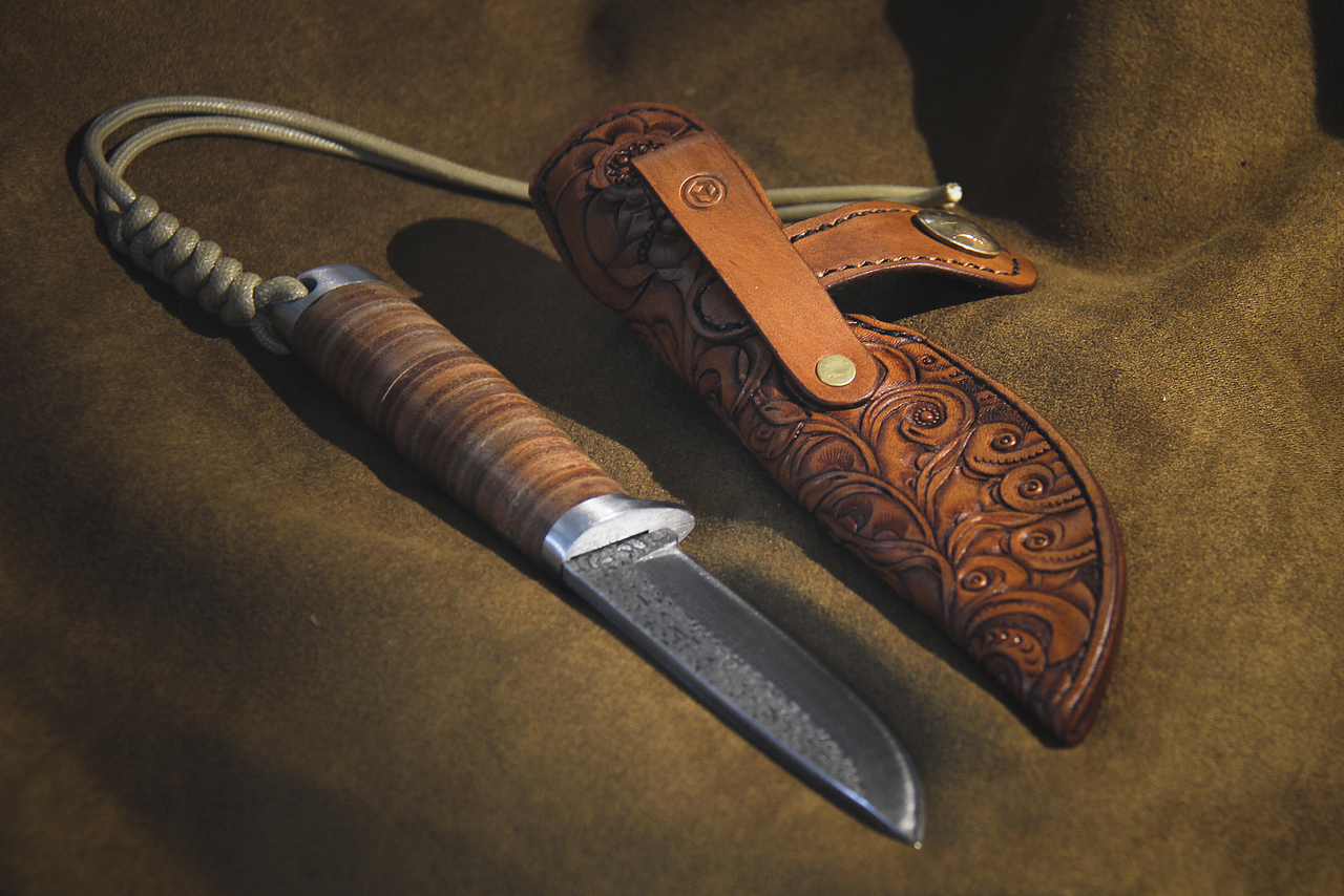正气之刃 / 手工皮雕刀套
