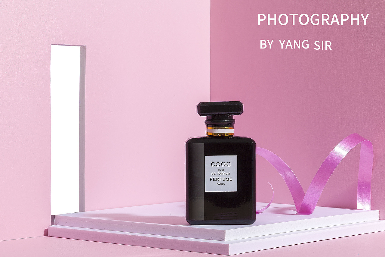 晚上我正在西安给客户拍了一组香水照片