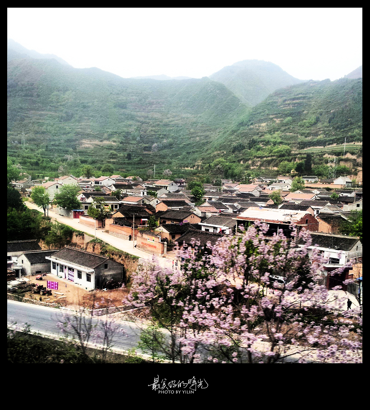 火车很慢，晃晃悠悠到了晚上才出山东，第二天醒发现窗外的景色开始有了变化！