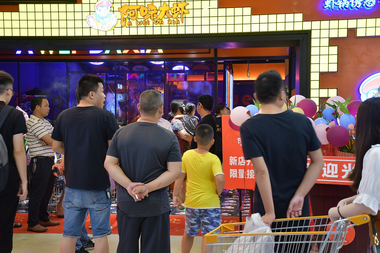 阿味大虾火锅连锁餐饮旗舰店实景拍摄 - 连锁加盟品牌（图ZMTcyNDkwMjQ0） - 人像摄影 - 站酷设计师英皇视觉原创素材 - 站酷ZCOOL