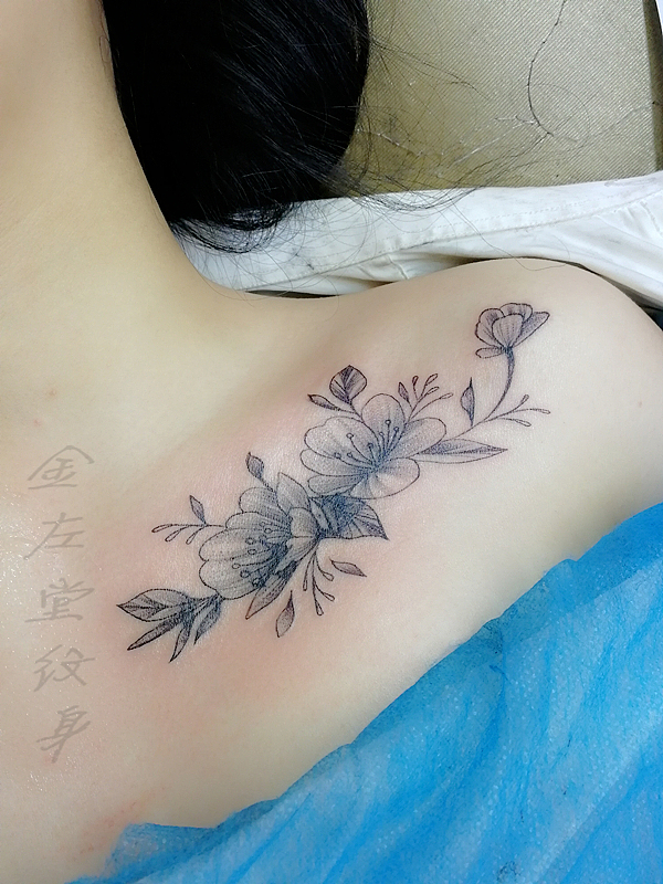 锁骨素花纹身遮盖疤痕修改老旧纹身水冶纹身金左堂