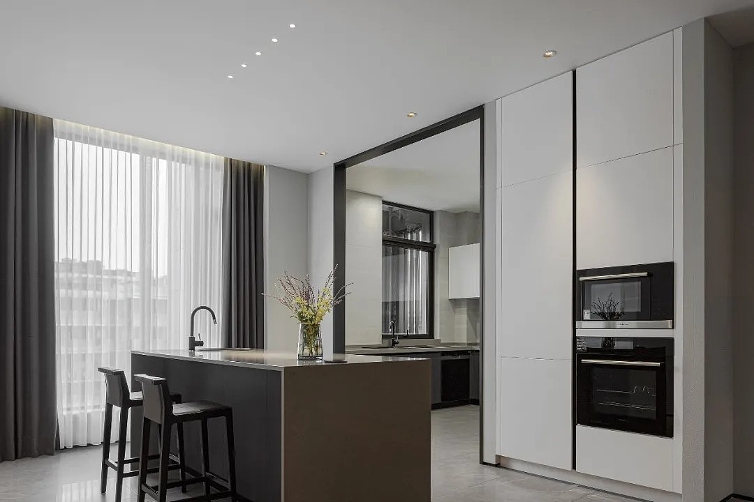 大度的灰色,让生活懂得声色