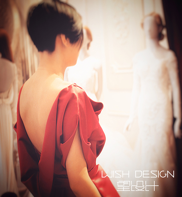 红色帅气裤装婚纱礼服（图ZMjk0NjUwNzY=） - 正装/礼服 - 站酷设计师婚纱设计师兰奕原创素材 - 站酷ZCOOL