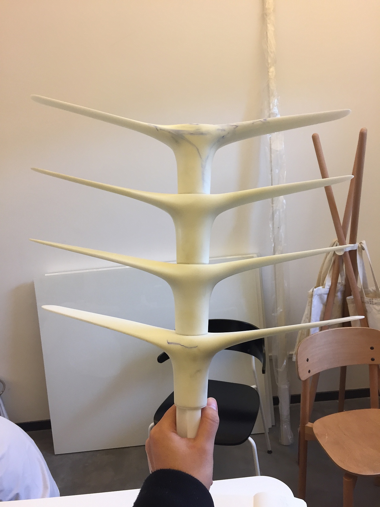 因为产品涉及开模,投入的开发成本就会比较大,通产来讲市场上一个铝铸件的模具,少则5w,多则几十万,对一个工厂来说不是小数目。所以我们在开模前,需要严谨再严谨,尽量避免一些无法悔改的错误。