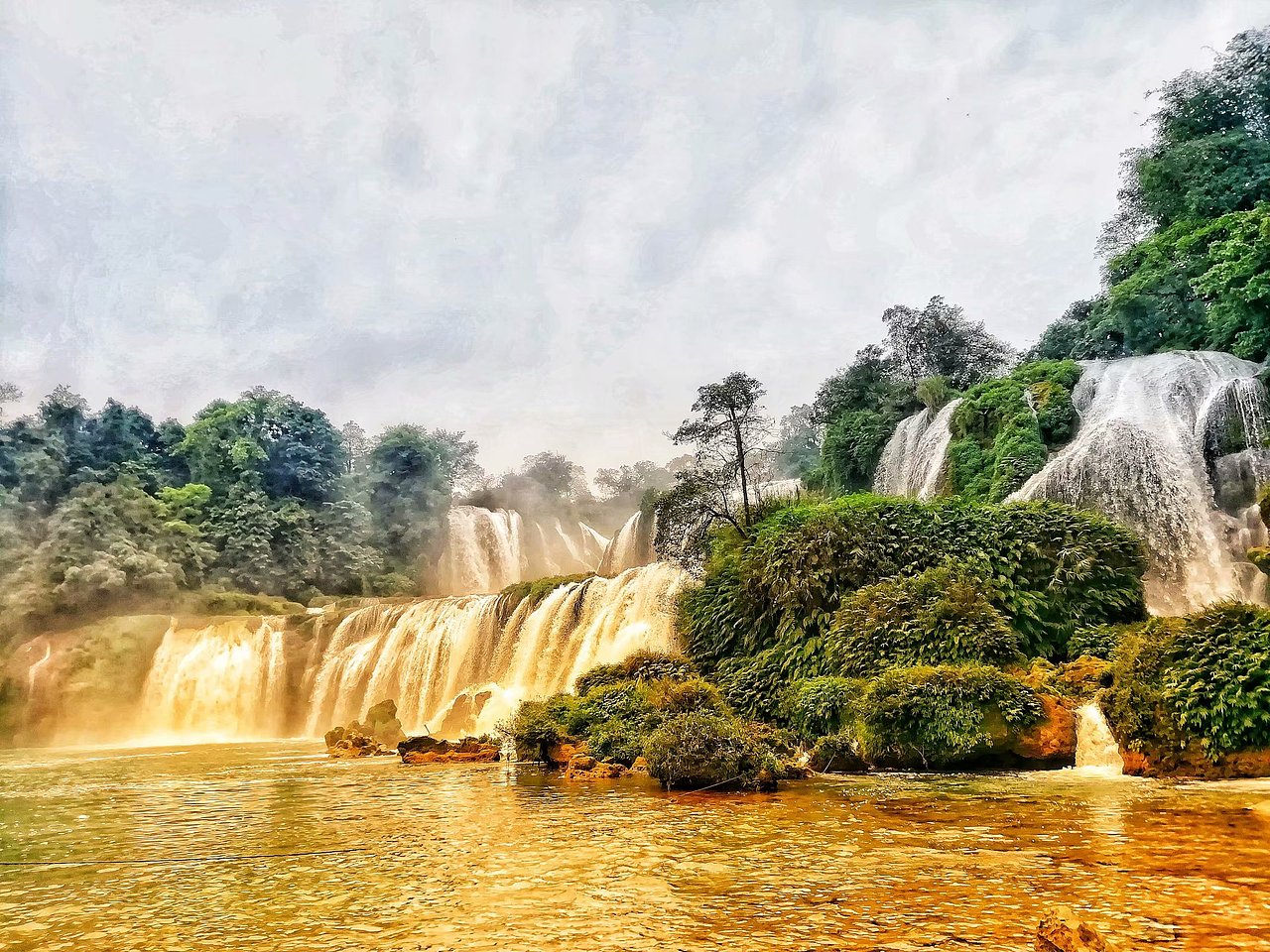 广西德天跨国瀑布