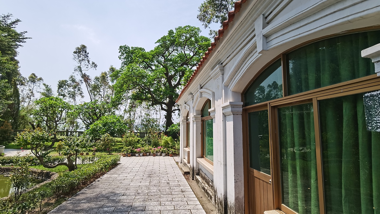 厦门湖边建筑风景