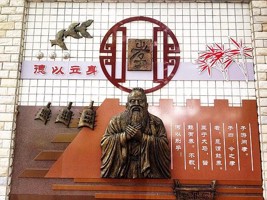 高中校园浮雕设计