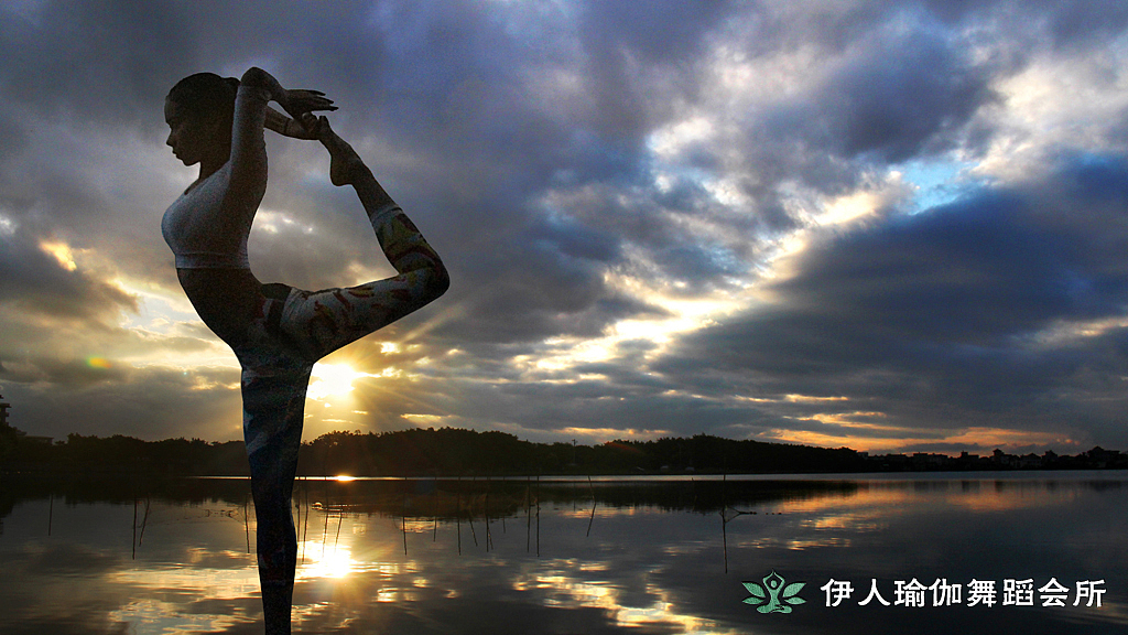 伊人瑜珈(李辉作品)