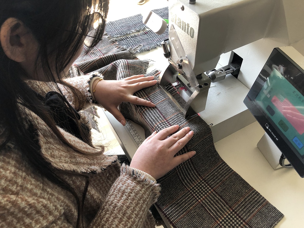 双面呢羊绒大衣流苏机，毛边机，须边机，波西米亚复古（图ZMTQ5MzAxODky） - 工业用品/机械 - 站酷设计师思坦途特种缝纫机原创素材 - 站酷ZCOOL