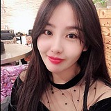 明媚的女子的头像