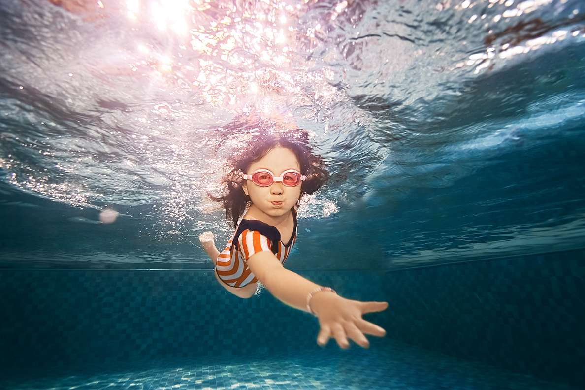 广告商拍案例 - 水下摄影（图ZMjA1OTIyNTA4） - 人像摄影 - 站酷设计师大地动TerraTrema原创素材 - 站酷ZCOOL