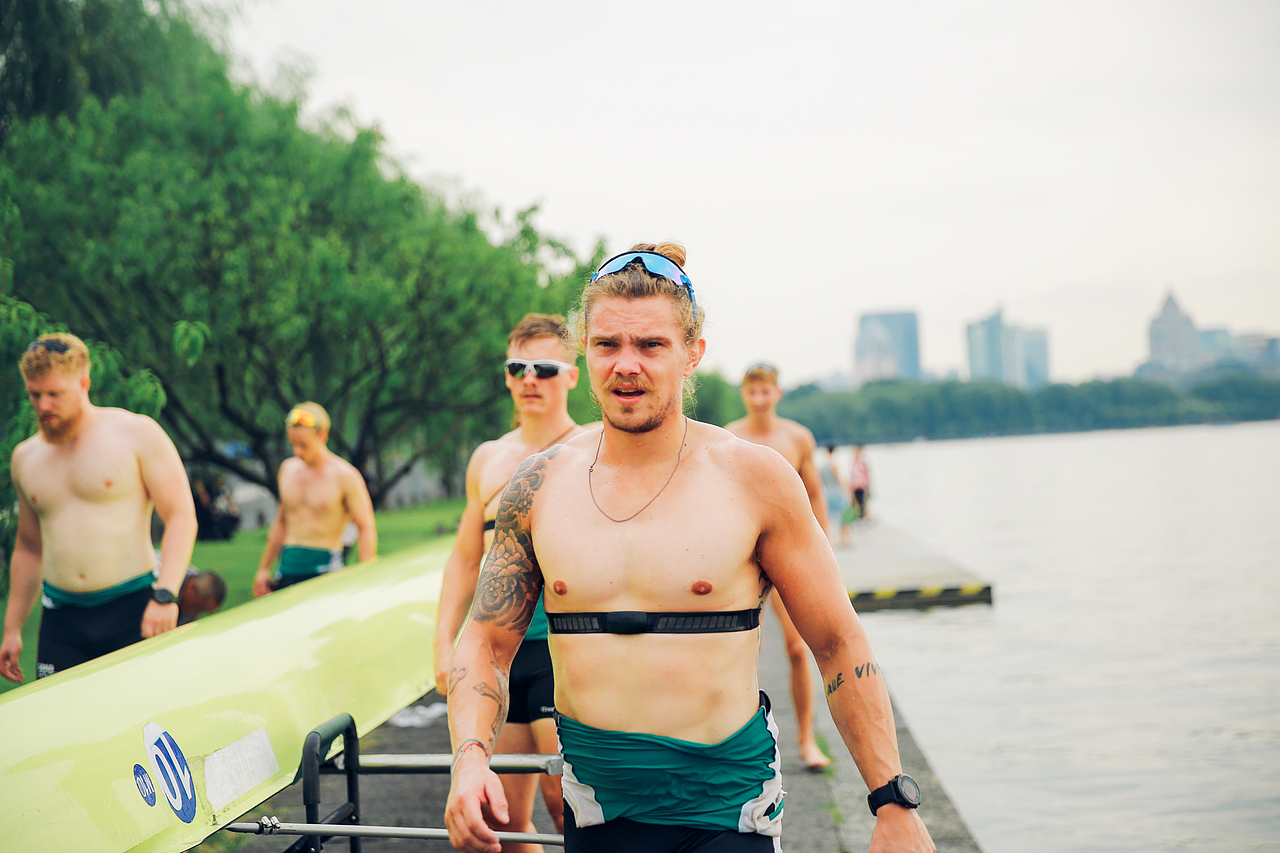 赛艇队还是男模队