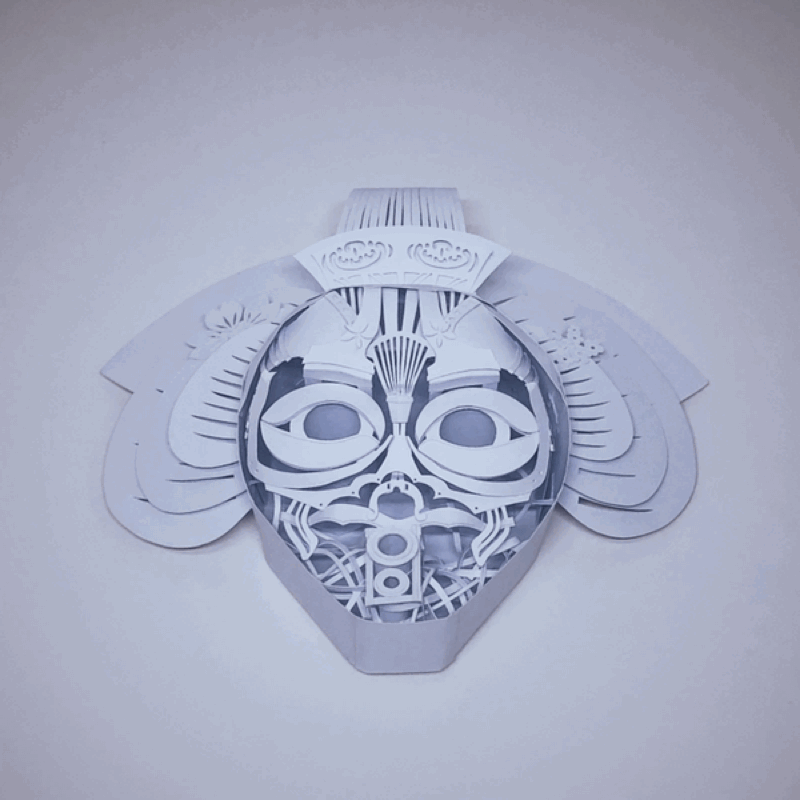 ［人造艺伎头部］：艺伎是日本传统文化的象征之一，在未来的东方赛博朋克世界里，娱乐领域中也出现了许许多多的诸如人造艺伎这类的角色，它也象征着传统与科技的完美结合，以此来制作一个剖开的人造艺伎面部，以细节来传达被人工取代的艺术体其实是单一而又没有生气的。