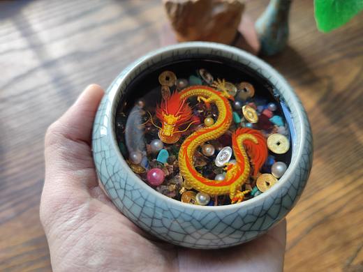 红发金龙聚宝盆