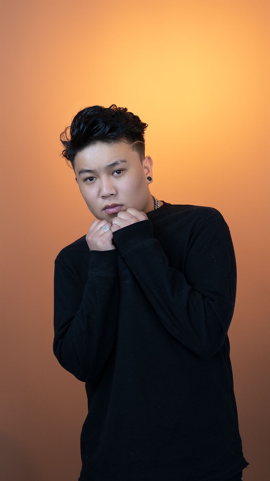 藏族青年歌手卡达尕玛巴桑