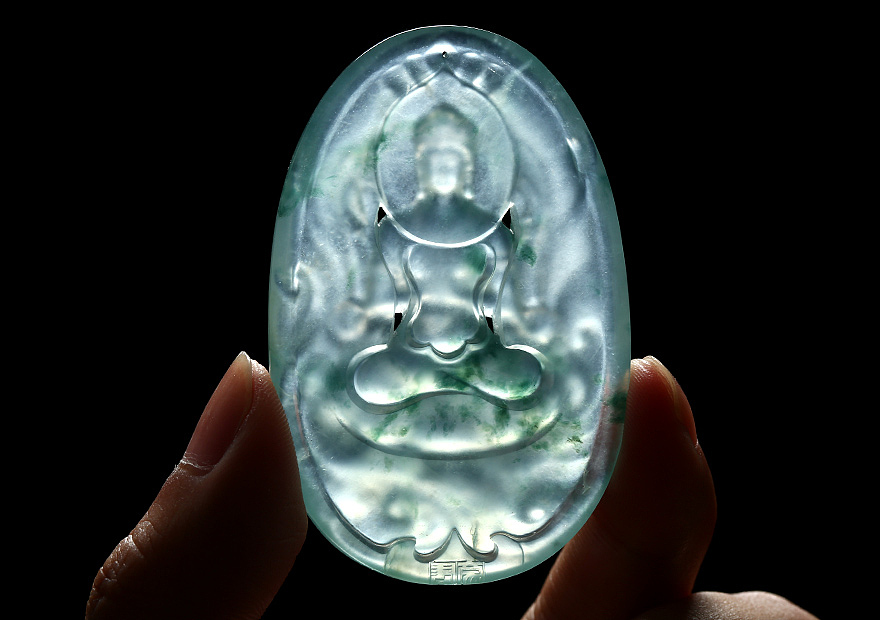 聚翠光廊——高冰飘花合十观音