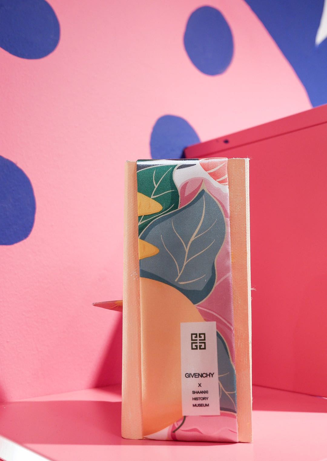 虚拟品牌——香水联名博物馆文物包装%衍生品设计（图ZMjMzNDUwNDU2） - 包装 - 站酷设计师阿气姑姑原创素材 - 站酷ZCOOL