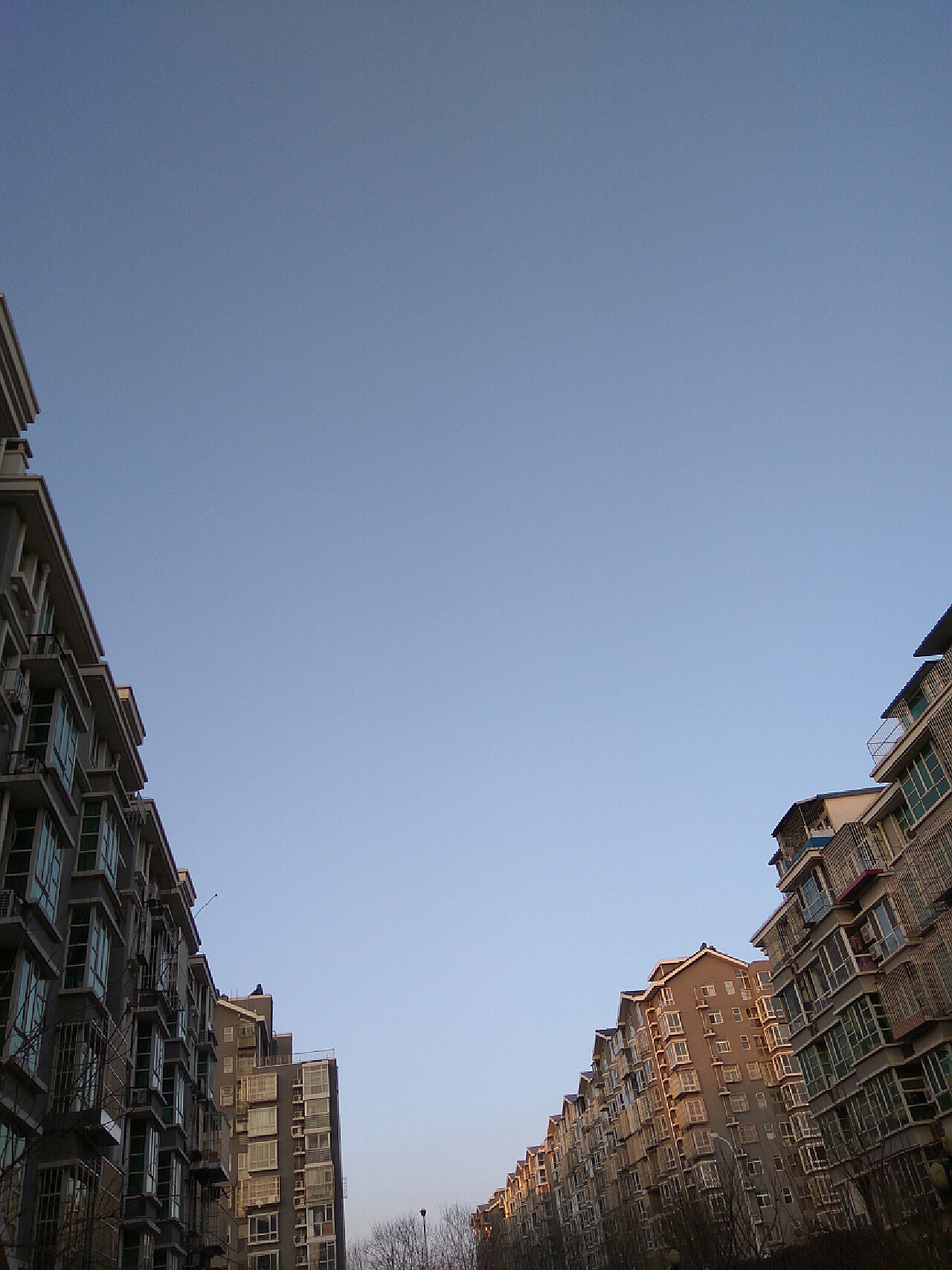 “立秋”在即，北京蓝天白云景致超美