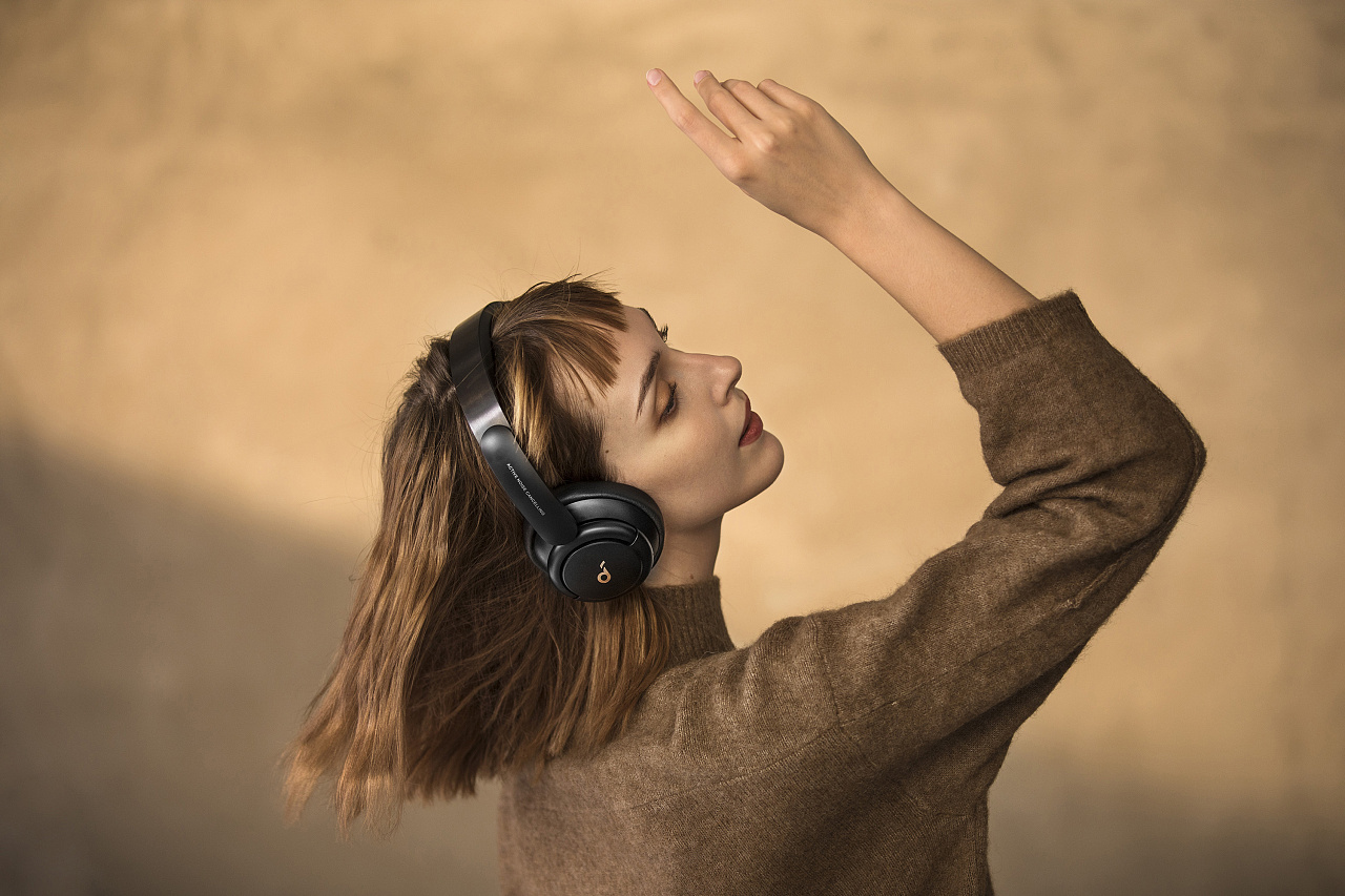 soundcore 减噪音乐耳机摄影 模特拍摄