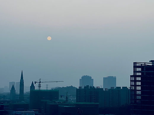 农历8月16,早7点的🌞与晚7点的🌙