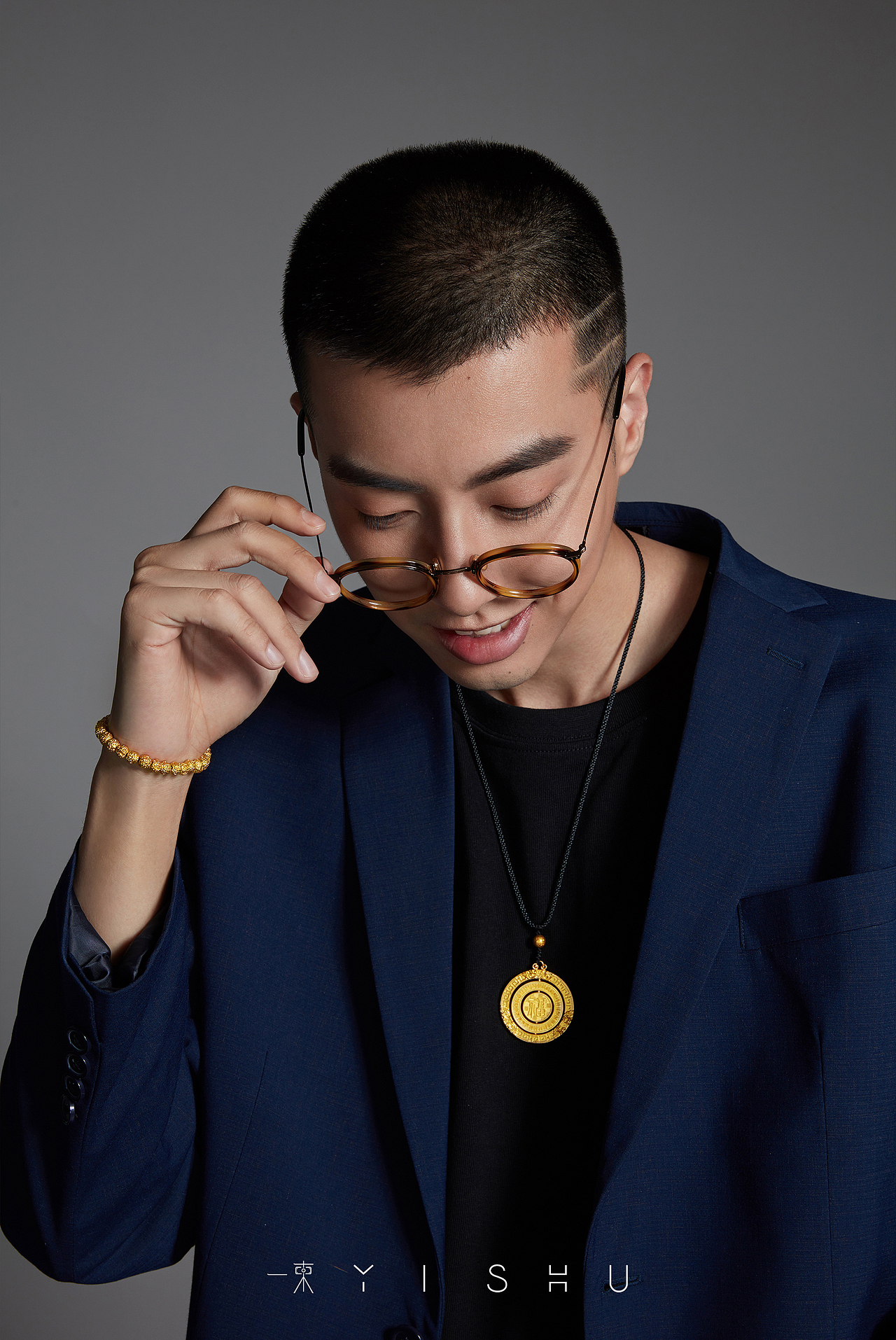 周大福｜一束摄影^传承（图ZMTg4MjM1MzQw） - 时尚/艺术摄影 - 站酷设计师一束摄影Ray原创素材 - 站酷ZCOOL