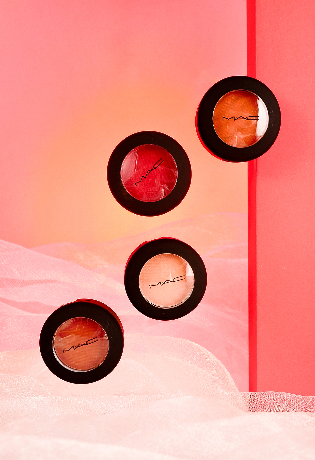 MAC魅可 丝缎柔雾液体唇膏/柔雾腮红 拍摄