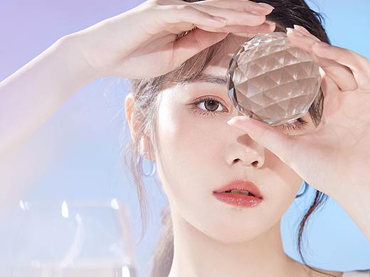 商业美妆KV-完美日记水光唇釉IP人像