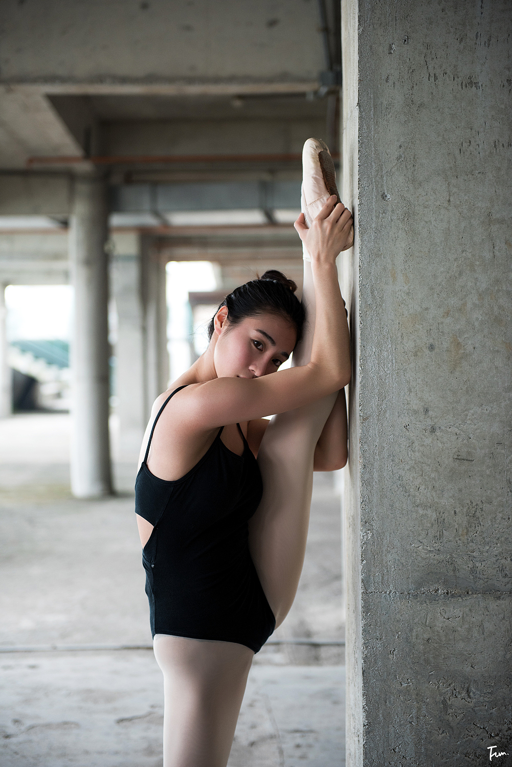 梦想芭蕾
坚强与柔弱<br>勇于面对生活,按照自己的方式,去度过自己的人生。<br>为自己的理想奋斗。<br>摄影&后期:@Fun仔<br>出镜:小麦