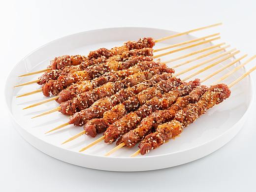 来自新疆的大肉串儿大煎饼果子大玉米汁和粥！