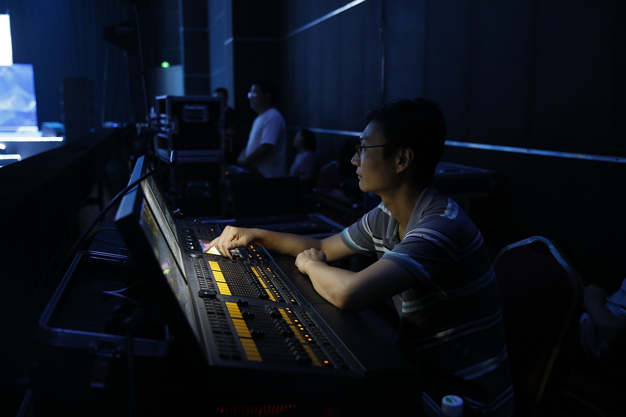 喷火鱼×韵洪传播丨演讲型节目制作（图ZMjIzMjczNjgw） - 其他影视 - 站酷设计师别惹喷火鱼原创素材 - 站酷ZCOOL