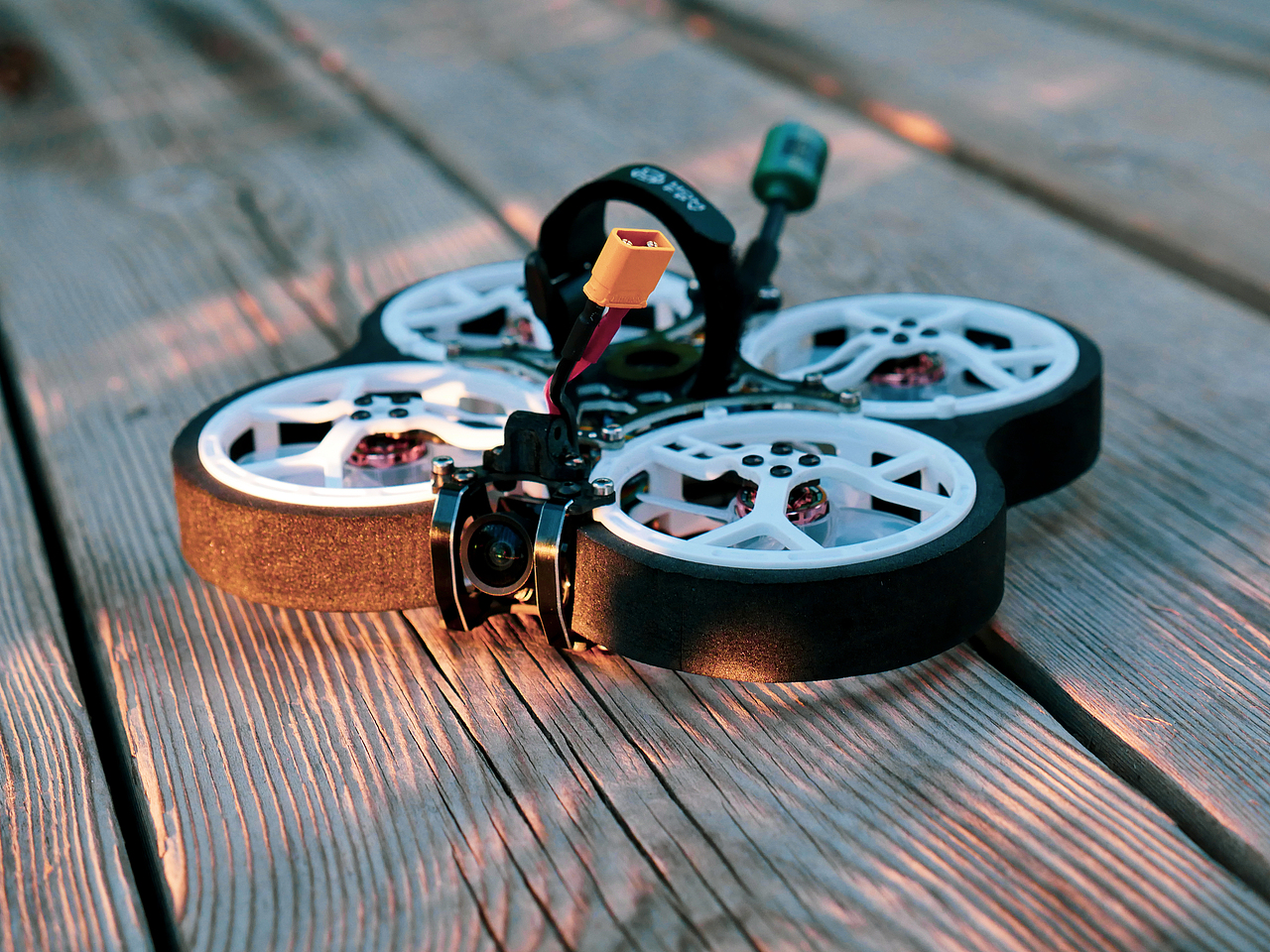 FPV穿越机场景拍摄（图ZMjYzOTI3MjMy） - 产品摄影 - 站酷设计师凉白开_EV3原创素材 - 站酷ZCOOL